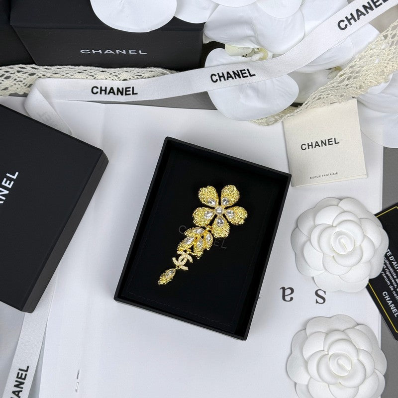 18K  Chanel 26C Flower Crystal Drop Gold Brooch